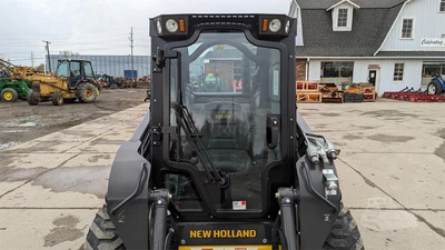 USED 2023 NEW HOLLAND L318