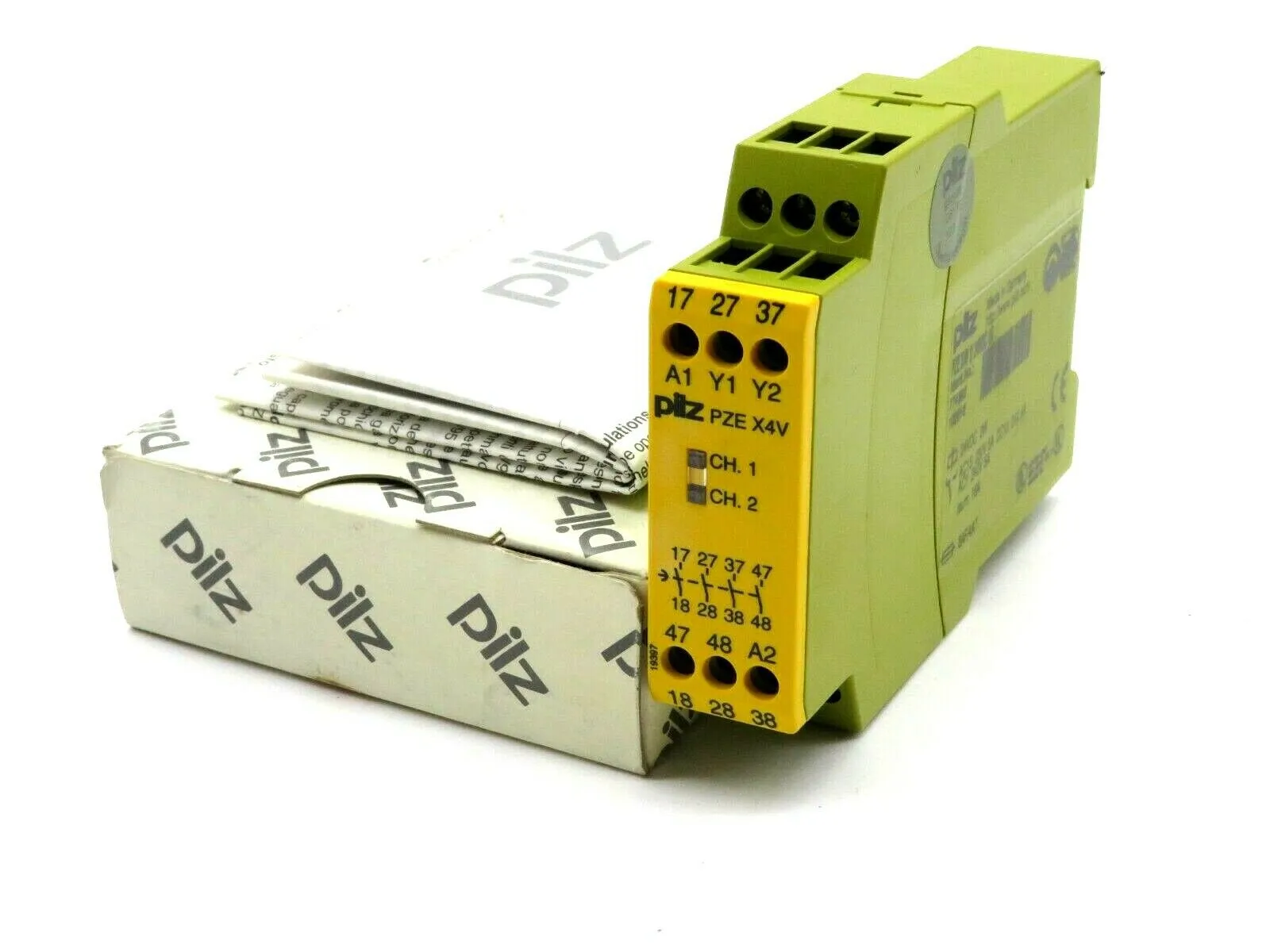 NEW PILZ PZE X4V 2/24 VDC 4S SAFETY RELAY PZEX4V224VDC4S 774582