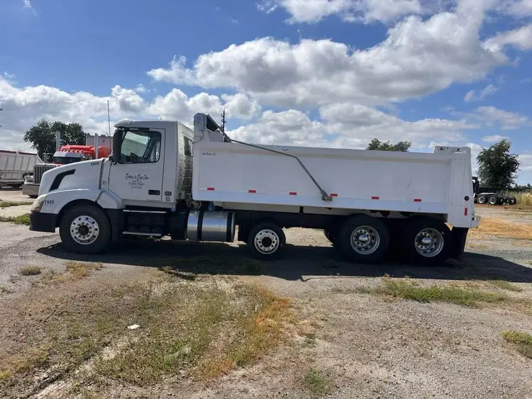 Used 2014 VOLVO VNL42300 Dump trucks California US | Ben Kaplan Equipment #1279509