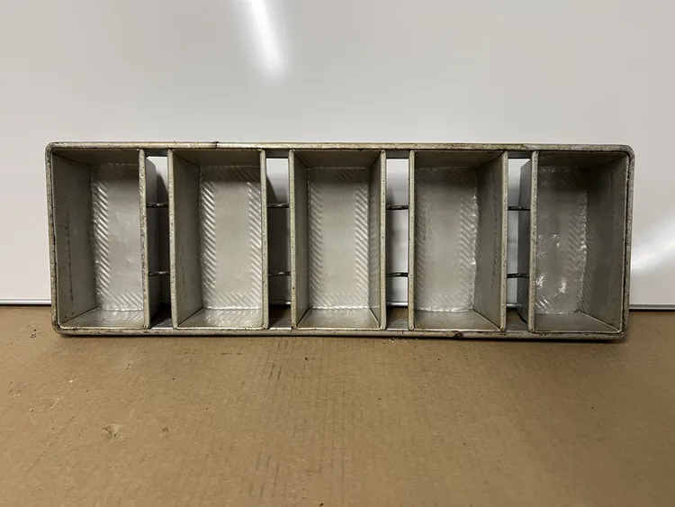 Used CHICAGO METALLIC CORP. Loaf Pans Pans Georgia US | Envoy Equipment LLC #450150