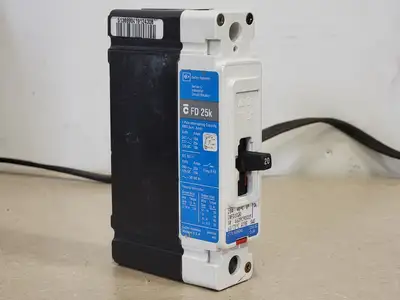 Used CUTLER-HAMMER FD1020 Switchgears British Columbia CA | Lenmark #241182
