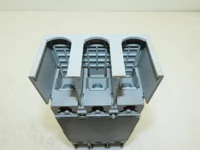 Schneider EZC 250N EasyPact Circuit Breaker 150A 3-Pole 600VAC 250VDC Handle