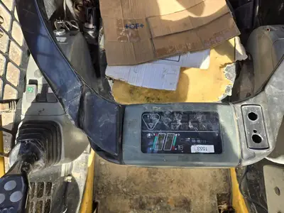 USED 2005 KOMATSU SK1026-5N