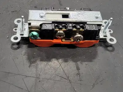 20A 125V Hospital Grade Receptacle Orange IG8300