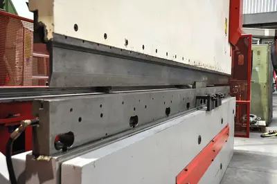 USED BEYELER BYSTRONIC PR6 200 TON X 4100 MM CNC