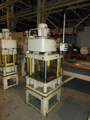 40 TON FISHER DYNAMIC UP ACTING 4 POST PRESS, 14" STR, 19" DLO, 28" X 28" BA