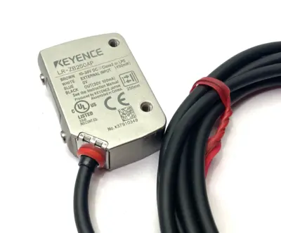 USED KEYENCE RECTANGULAR SELF CONTAINED CMOS LASER SENSOR 250MM