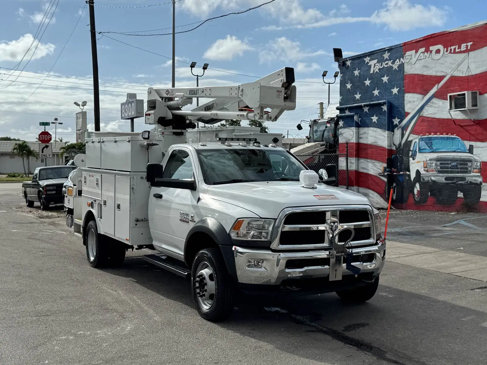 Used 2017 RAM 5500 Bucket (boom) trucks Florida US | Truck and Van Outlet #1509174