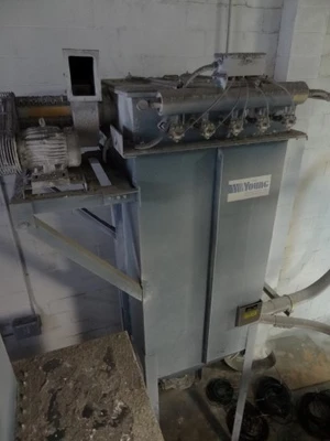USED 2001 YOUNG VM 72-25