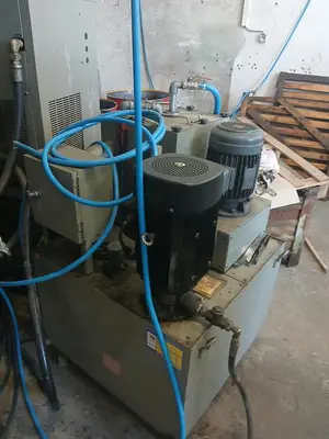 Used 2001 VICTOR VCENTER-140 Vertical Machining Centers CZ | Amaron s.r.o. #1542320