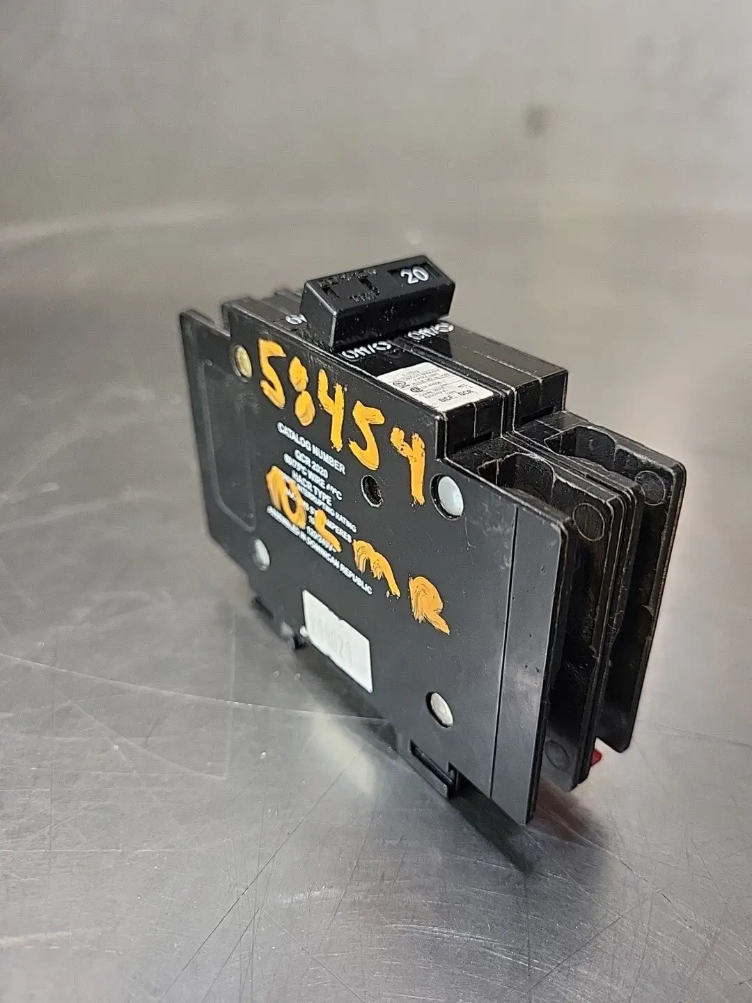 Eaton 7819 2 pole 20 amp breaker M1640 (BIN354)