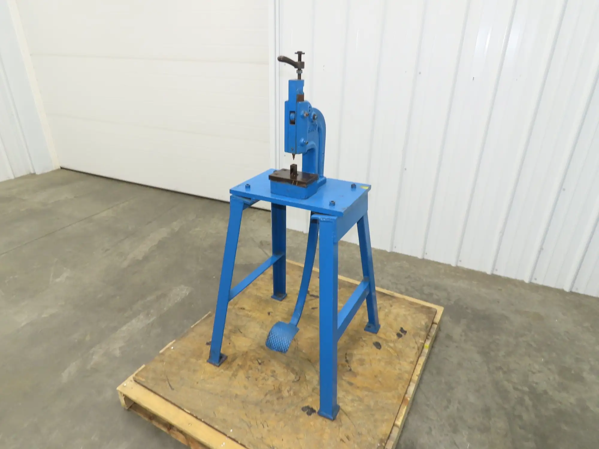 Famco 6 Punch Press 1-1/4 Ton Mechanical Kick Foot Pedal Cast Iron Size 6 Pace
