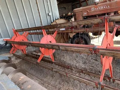 USED 1976 GLEANER MODEL L