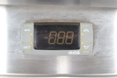 FWE COUNTERTOP HEATING HOLDING CABINET MODEL HCL-1826-4-CHIP (HINGES FROM LEFT TO RIGHT)