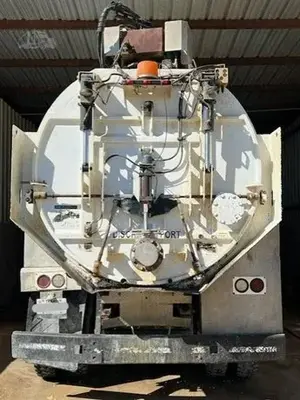 2011 KENWORTH T800 Industrial Vacuum Trucks | Crossford Machinery Group (4)