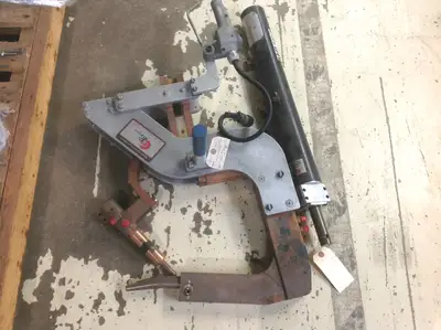 Used TG SYSTEMS MANUAL C-TYPE WELD GUN TIP FORCE 955 LBS AT 80 PSI Misc Industrial Equipment | Maverick Industrial Sales #1110482