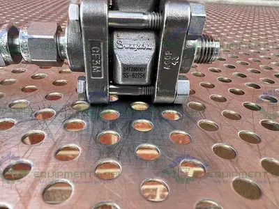 USED SWAGELOK SS-62TS4 STAINLESS STEEL BALL VALVE 1/4" THREADED FITTING, 2200 PSIG