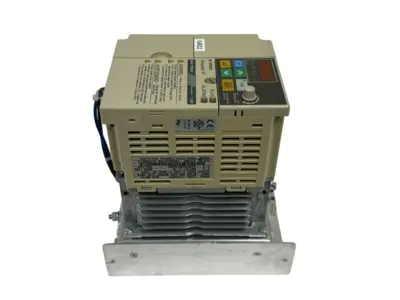 USED OMRON / YASKAWA CIMR-V7AZB0P7