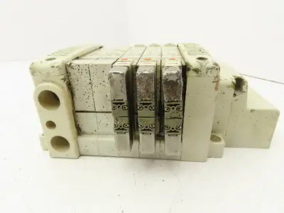 SMC VVQ2000-10A-1  VQ2401-51 5-Station Manifold Block Pneumatic Solenoid Valves