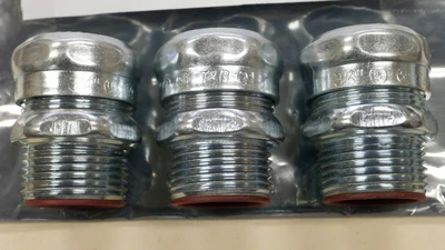NEW Thomas & Betts Q1 Straight Liquid-tight Connectors
