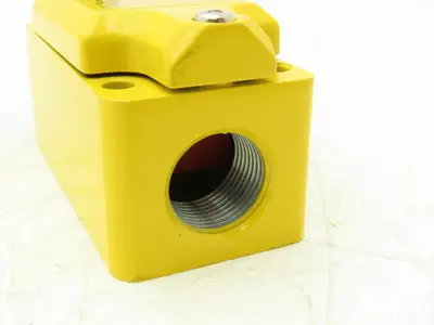 Sick i110-RA313 Safety Limit Switch Roller Arm 3N/C 1N/O