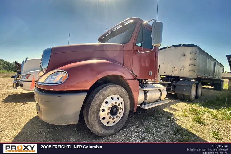 Used 2008 FREIGHTLINER COLUMBIA Conventional trucks Wisconsin US | Proxy Equipment #1385052