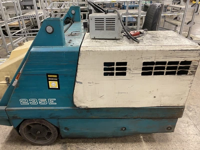 TENNANT 235EV Hoppers | Mohawk Machinery (3)
