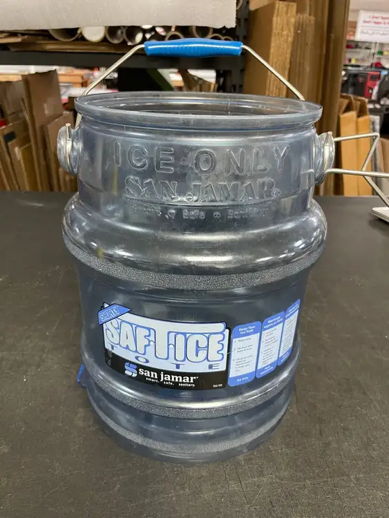 Used San Jamar Used San Jamar SI6100 Shorty Saf-T-Ice 5 Gallon Polycarbonate Ice Tote - JD Food Preparation & Supplies Illinois US | Falcon Restaurant Supply #1375188