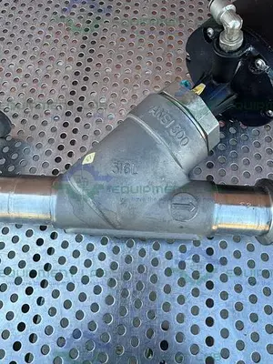 USED GEMU 554/40/D55345 PNEUMATIC ANGLE SEAT GLOBE VALVE W/ 1 1/2" SANITARY FITTING