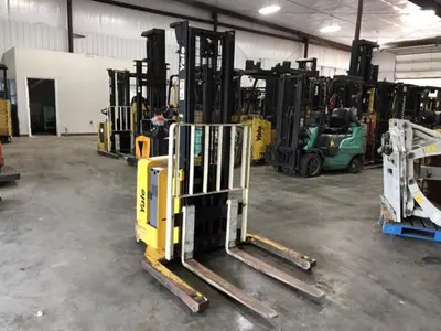 USED 2002 YALE MSW040LE