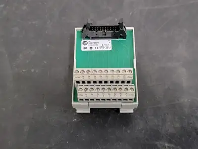 USED ALLEN-BRADLEY 1492-IFM20FN