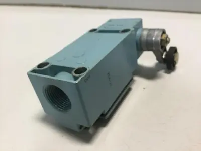 USED TELEMECANIQUE XCK-J