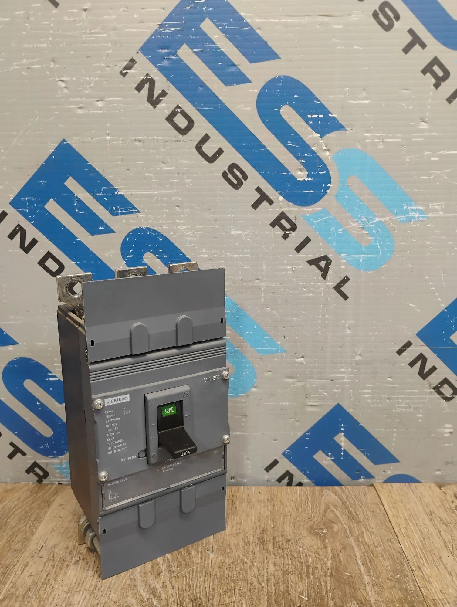 USED SIEMENS 3VJ1225-3DA32-0AA0