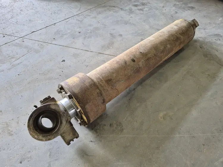 Used KOMATSU 561-63-62102 Parts British Columbia CA | Lenmark #368118