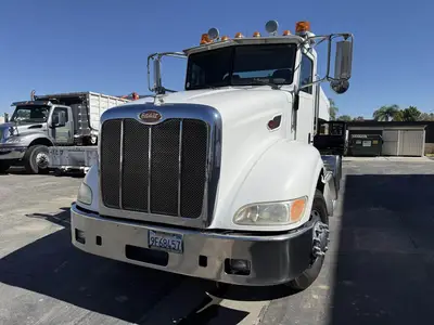 USED 2012 PETERBILT 386