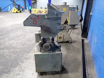 13" X 11" X 15" Plastic Granulator