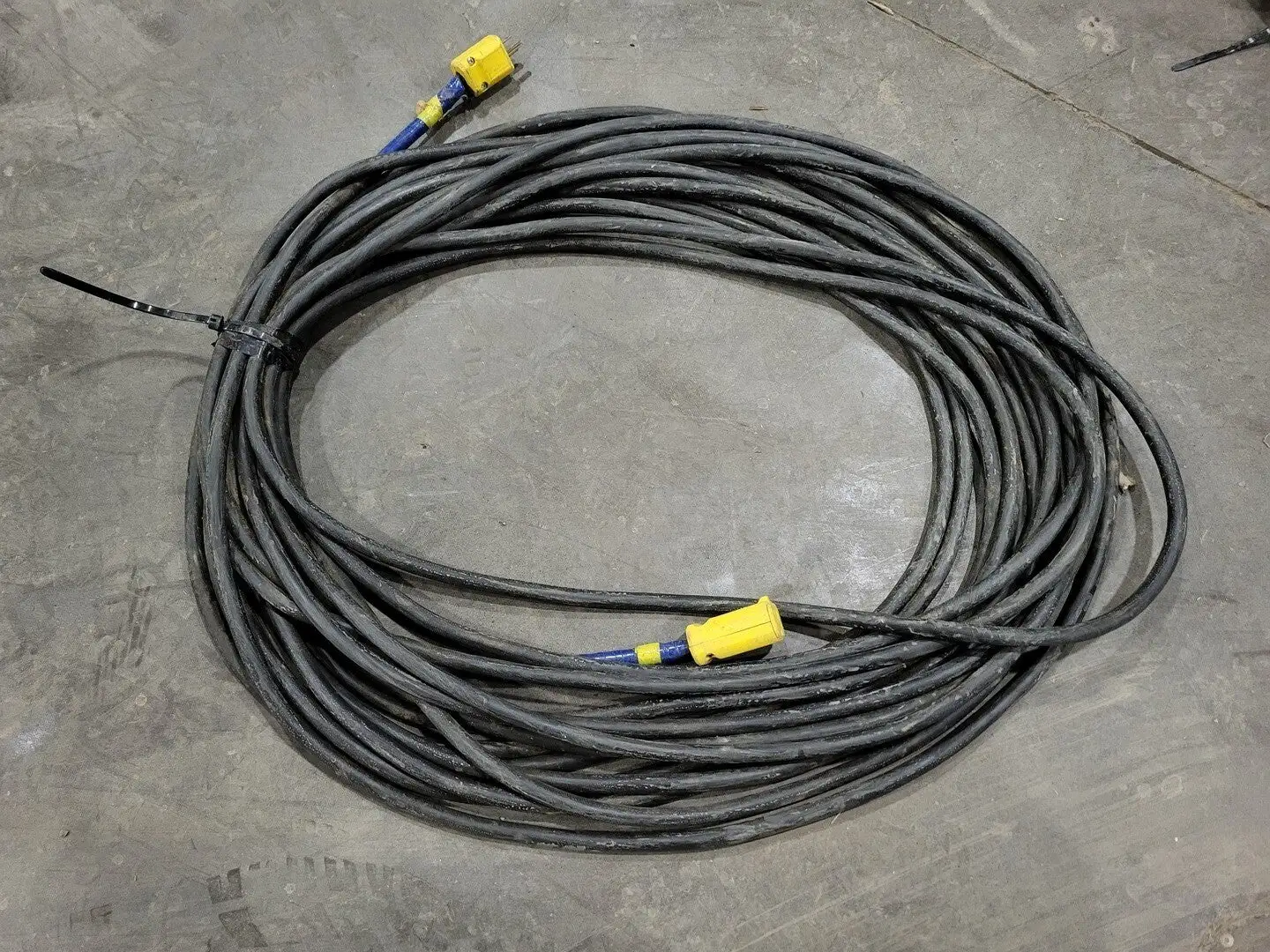 91 ft SOOW Power Extension Cord 14/3 AWG 15A 125V