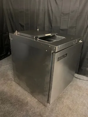 174-0086 Delfield UC4427N-6M-DD1 27” Undercounter Self Contained Cooler