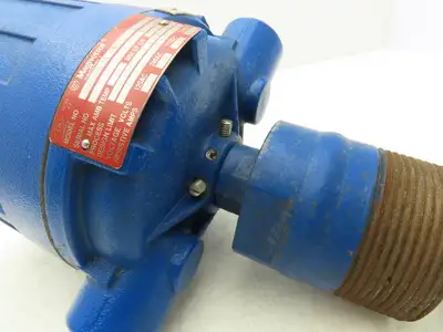 Magnetrol XA15-1E2A-AAQ Displacer Level Switch 120/240VAC 800psi 100°F 2.5"NPT