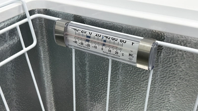 171-0356 33" Solid Top Self Contained Chest Freezer