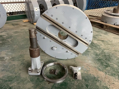 24" GIDDINGS & LEWIS CF Facing Head