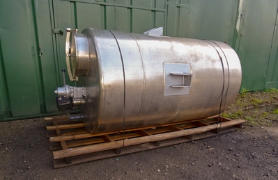 2200L S/S Vertical Enc  Tank