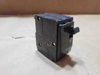 Used SQUARE D QO215 Switchgears British Columbia CA | Lenmark #1438649