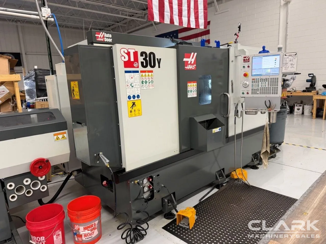2024 HAAS ST-30Y & HAAS BAR FEEDER, SUB SPINDLE, 425 HOURS