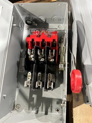 EATON 30AMP FUSIBLE DISCONNECT