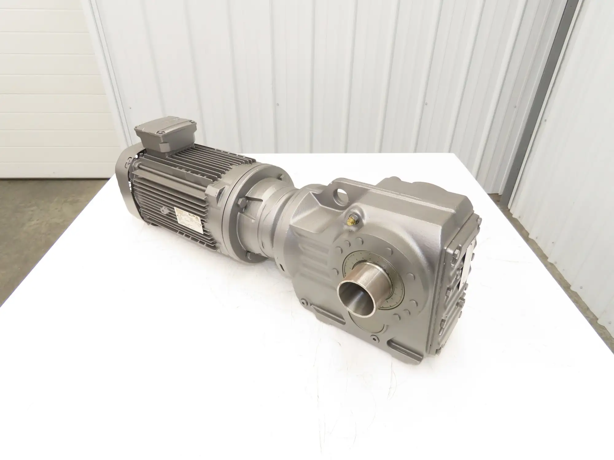 Sew Eurodrive KT77 AMS213/215 DRN132S4 25.6:1 Gearmotor 7.5Hp 230/460V 3PH 69rpm