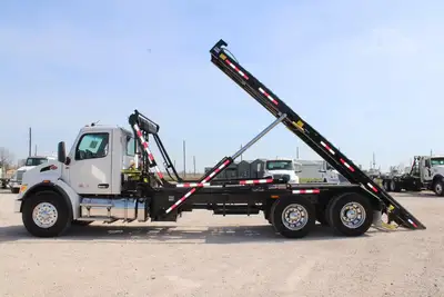 New | in-Stock 2027 PETERBILT 548 Rolloff Trucks Texas US | Roll Off Truck World #1492019