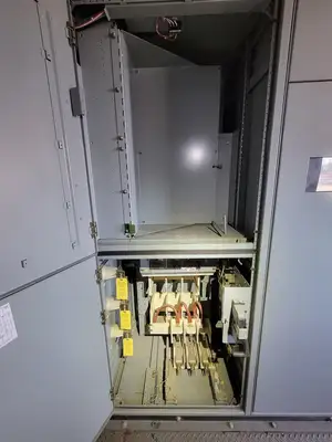 5kV Motor Control Center (MCC) Unit w/ (4) Breakers & (2) Load-Break Switches