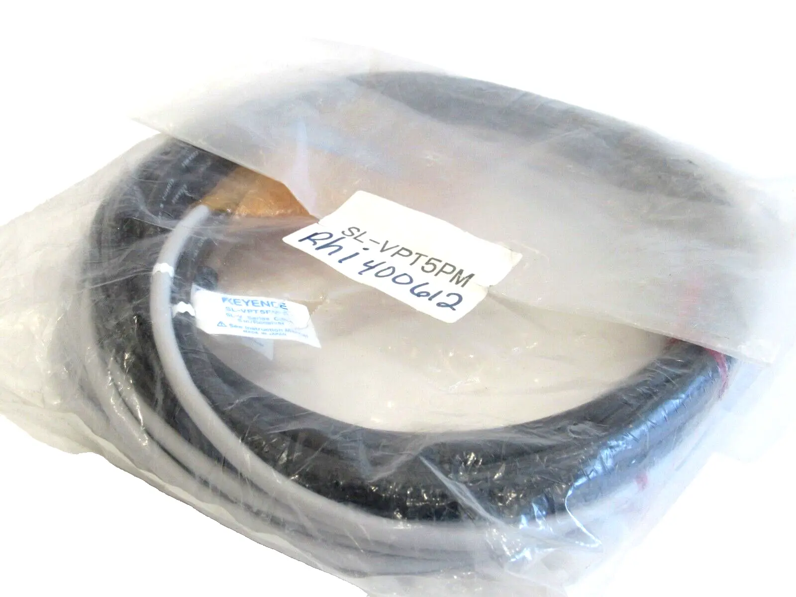 NEW KEYENCE SL-VPT5PM CONNECTION CABLES SLVPT5PM-R SLVPT5PM-T