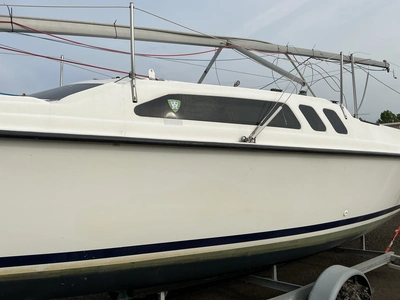 USED 1998 HUNTER TBD